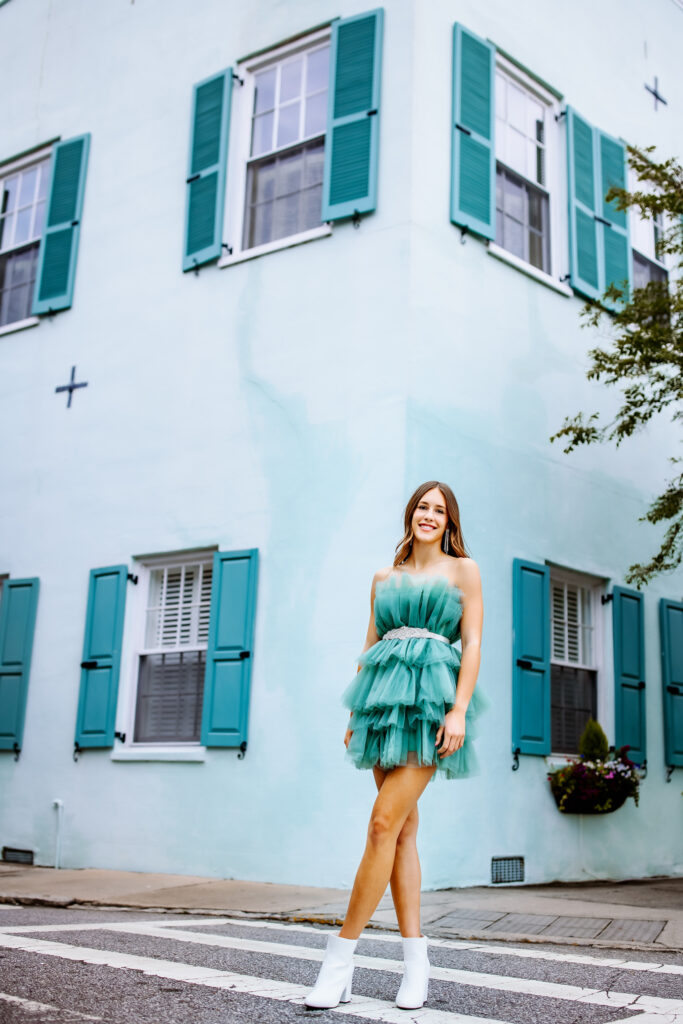 Senior photoshoot photo in Downtown Charleston South Carolina. 