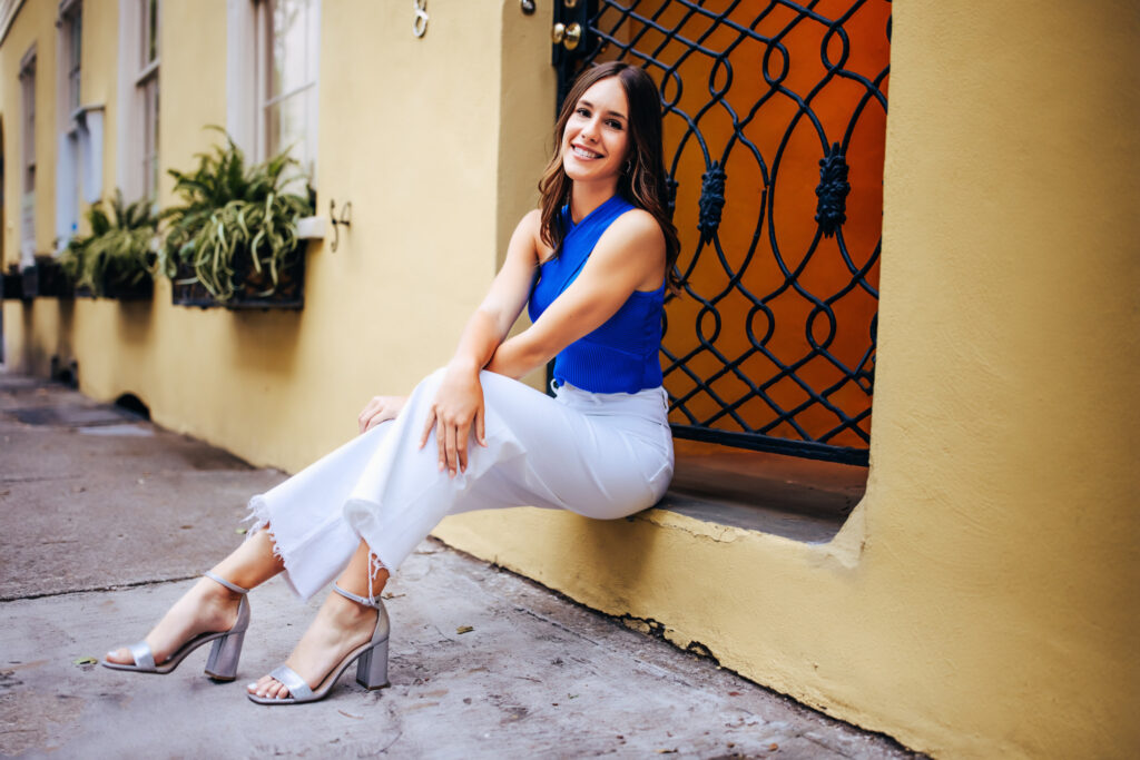 Senior photoshoot photo in Downtown Charleston South Carolina. 